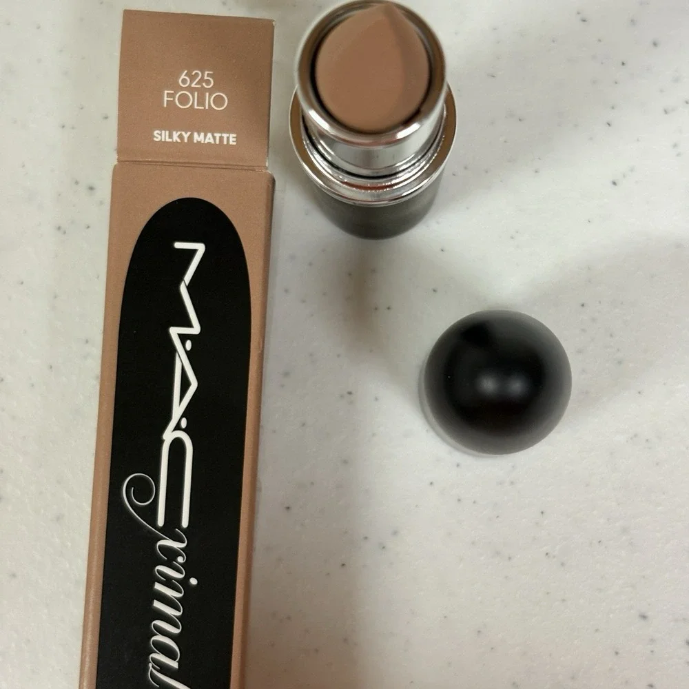 Mac FOLIO Lipstick‎ Macximal Silky Matte, New In Box